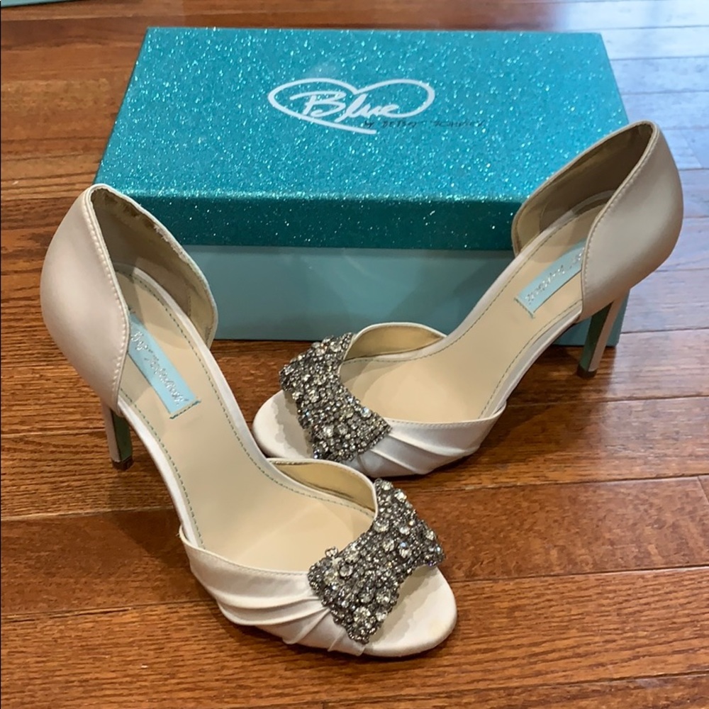 Betsy Johnson White Satin Open Toe Heel size 8.5